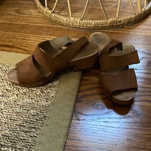 True vintage wooden camel leather clog sandals so unique 6